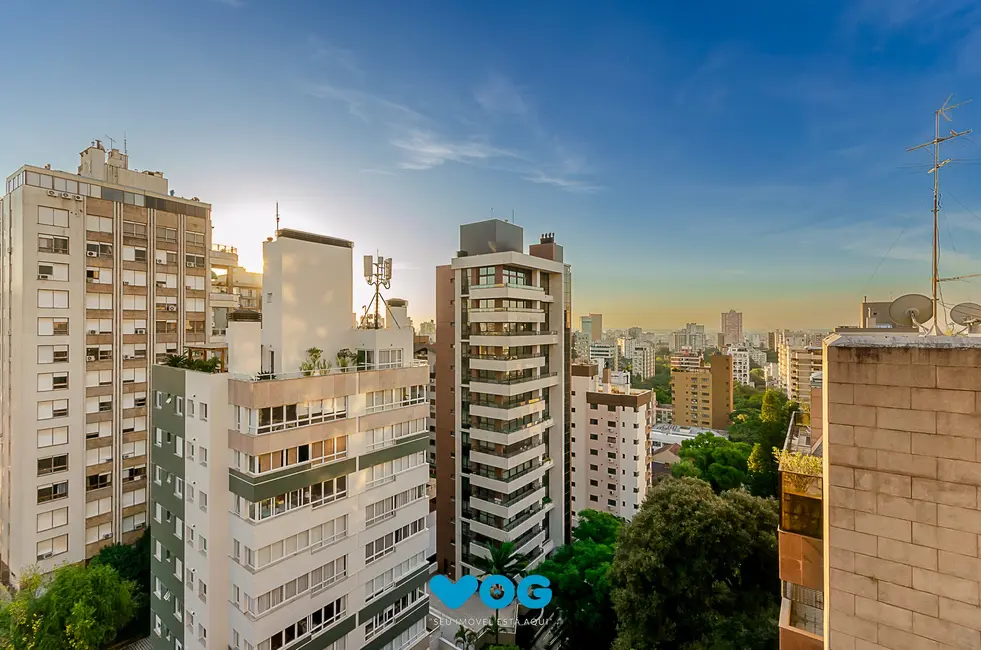 Apartamento com 3 quartos à venda, 185m2 em Rio Branco, Porto Alegre - RS - imagem 6 Foto 6 de Apartamento com 3 quartos à venda, 185m2 em Rio Branco, Porto Alegre - RS