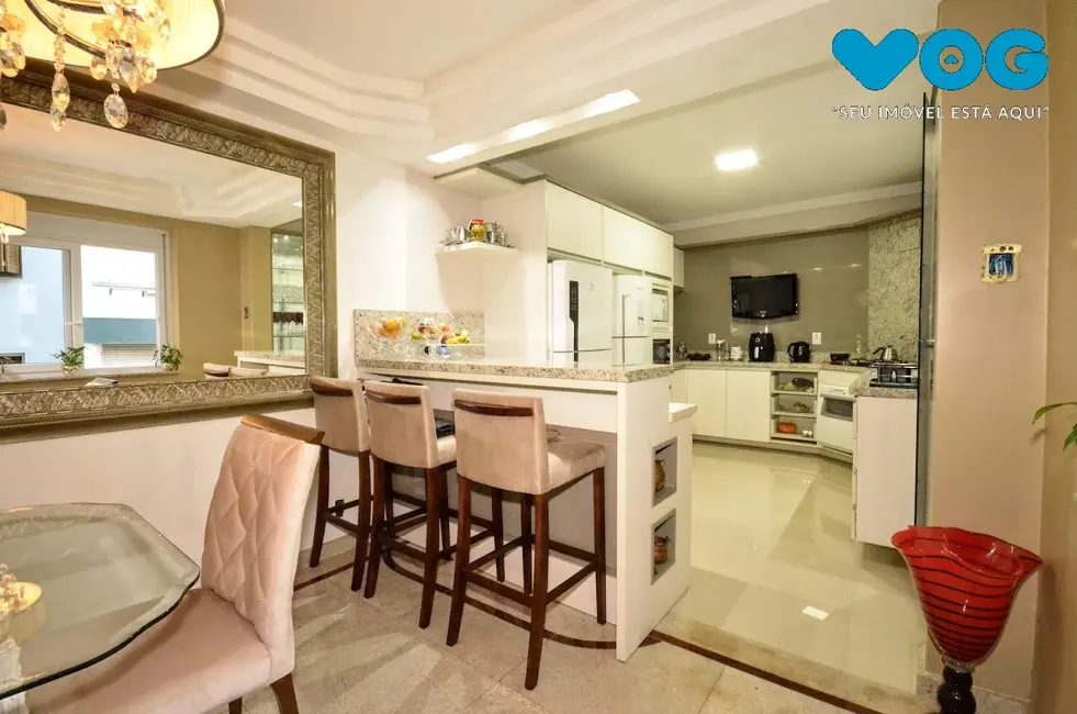 Casa com 4 quartos à venda, 220m2 em Centro Histórico, Porto Alegre - RS - imagem 6 Foto 6 de Casa com 4 quartos à venda, 220m2 em Centro Histórico, Porto Alegre - RS