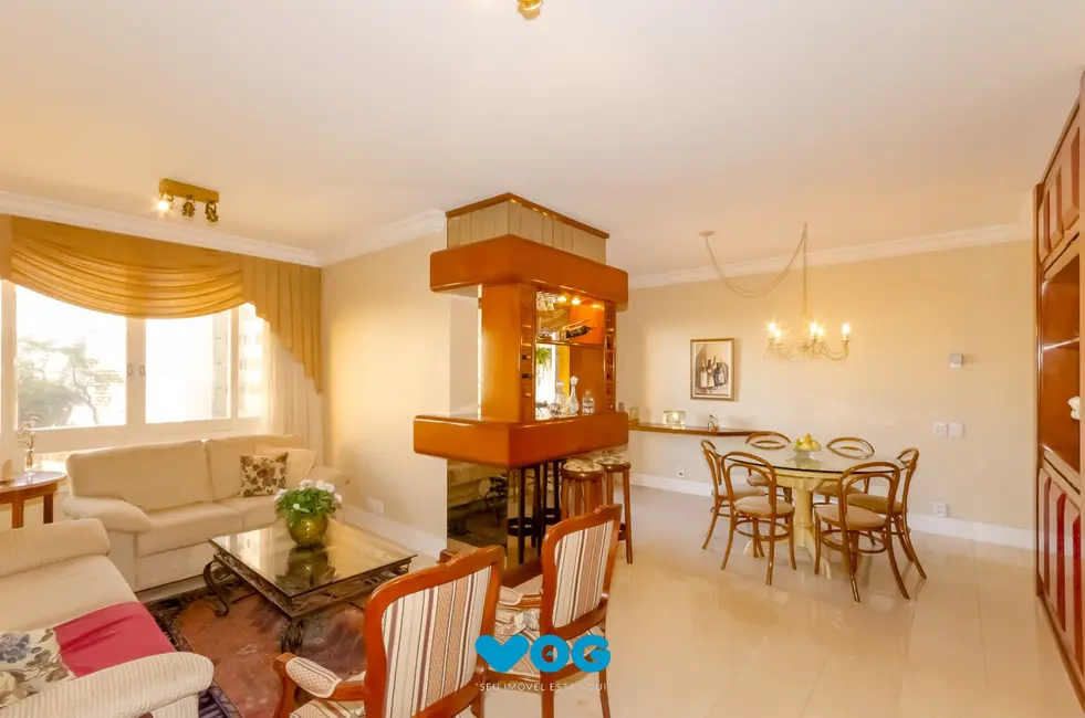 Apartamento com 3 quartos à venda, 168m2 em Centro Histórico, Porto Alegre - RS - imagem 4 Foto 4 de Apartamento com 3 quartos à venda, 168m2 em Centro Histórico, Porto Alegre - RS
