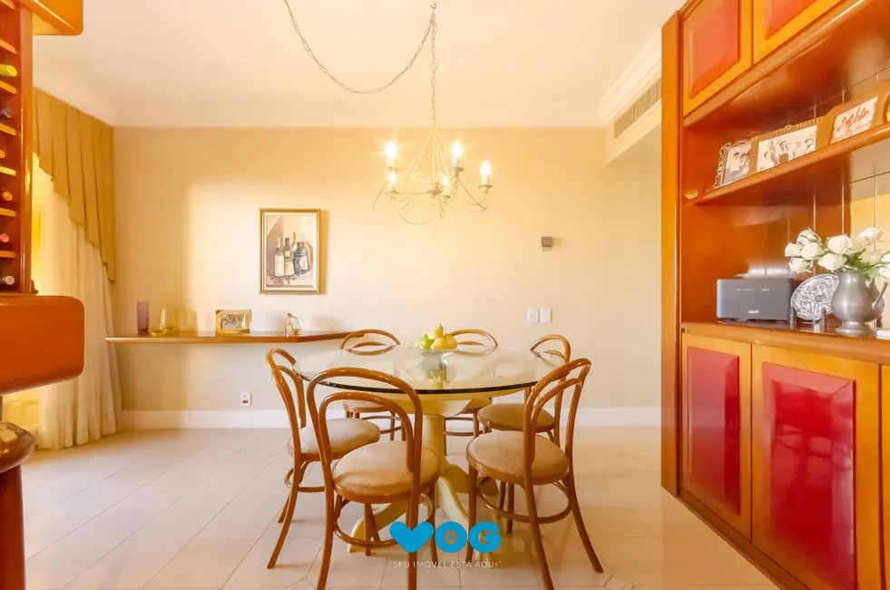 Apartamento com 3 quartos à venda, 168m2 em Centro Histórico, Porto Alegre - RS - imagem 6 Foto 6 de Apartamento com 3 quartos à venda, 168m2 em Centro Histórico, Porto Alegre - RS