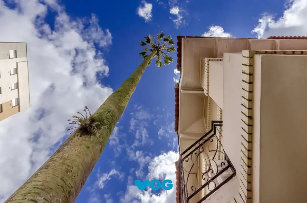 Casa com 3 quartos à venda, 377m2 em Higienópolis, Porto Alegre - RS - imagem 3 Foto 3 de Casa com 3 quartos à venda, 377m2 em Higienópolis, Porto Alegre - RS