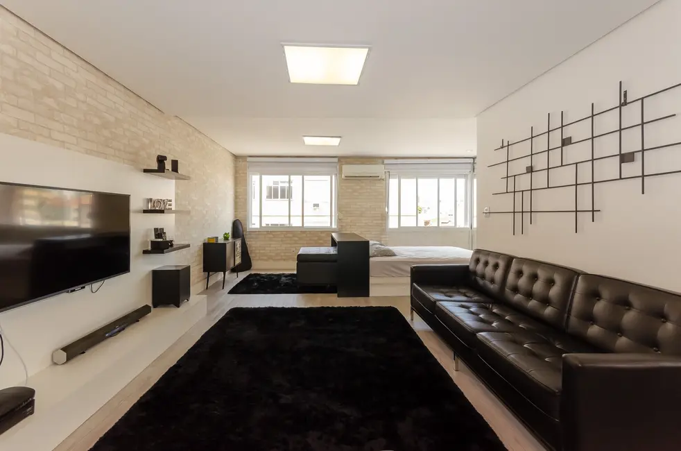 Foto 2 de Apartamento com 1 quarto à venda, 66m2 em Passo da Areia, Porto Alegre - RS