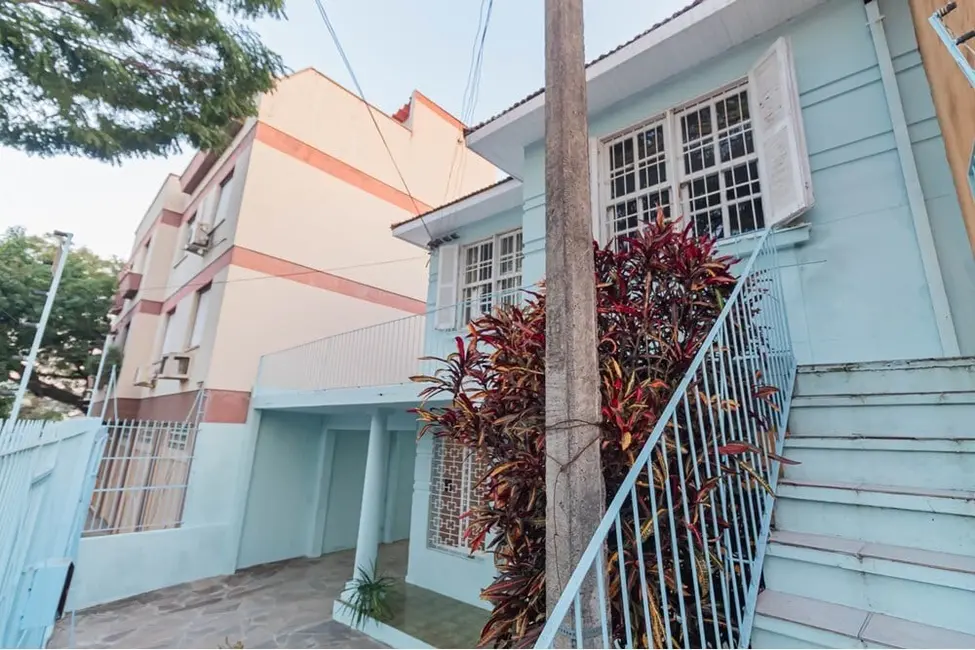 Foto 2 de Casa com 6 quartos à venda, 190m2 em Santana, Porto Alegre - RS