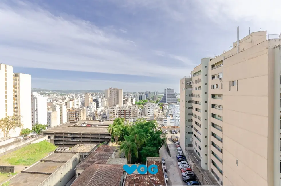 Apartamento com 3 quartos à venda, 168m2 em Centro Histórico, Porto Alegre - RS - imagem 6 Foto 6 de Apartamento com 3 quartos à venda, 168m2 em Centro Histórico, Porto Alegre - RS