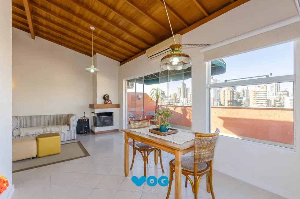 Apartamento com 2 quartos à venda, 151m2 em Petrópolis, Porto Alegre - RS - imagem 2 Foto 2 de Apartamento com 2 quartos à venda, 151m2 em Petrópolis, Porto Alegre - RS