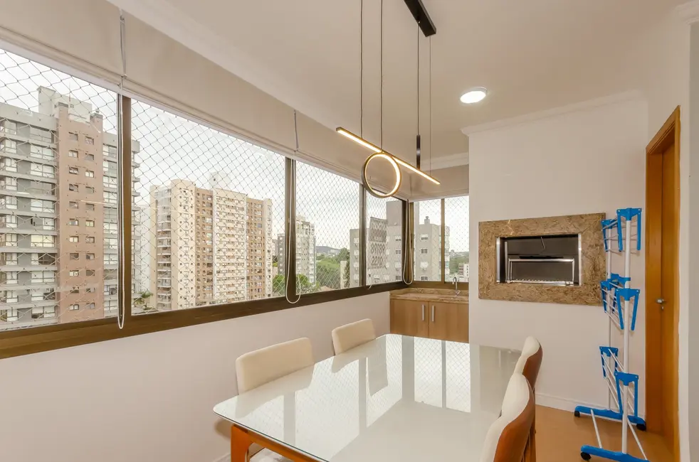 Foto 8 de Apartamento com 2 quartos à venda, 72m2 em Passo da Areia, Porto Alegre - RS