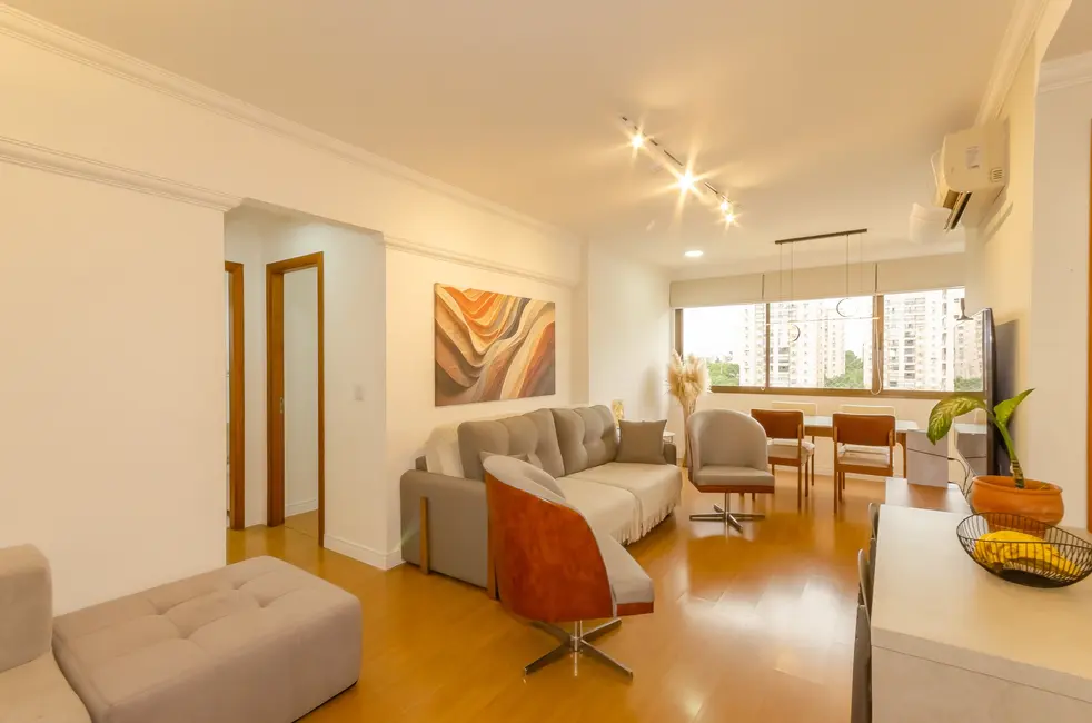 Foto 7 de Apartamento com 2 quartos à venda, 72m2 em Passo da Areia, Porto Alegre - RS