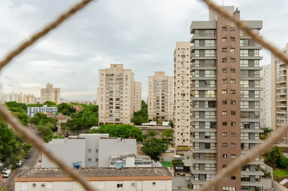 Foto 5 de Apartamento com 2 quartos à venda, 72m2 em Passo da Areia, Porto Alegre - RS