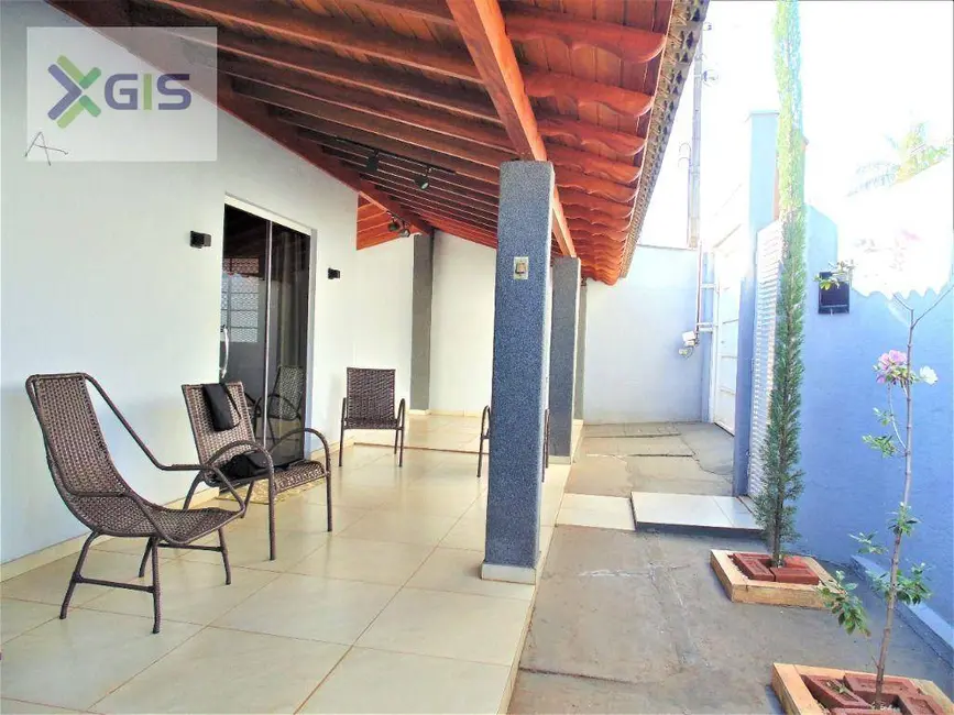 Foto 1 de Casa com 3 quartos à venda, 291m2 em Taquaritinga - SP