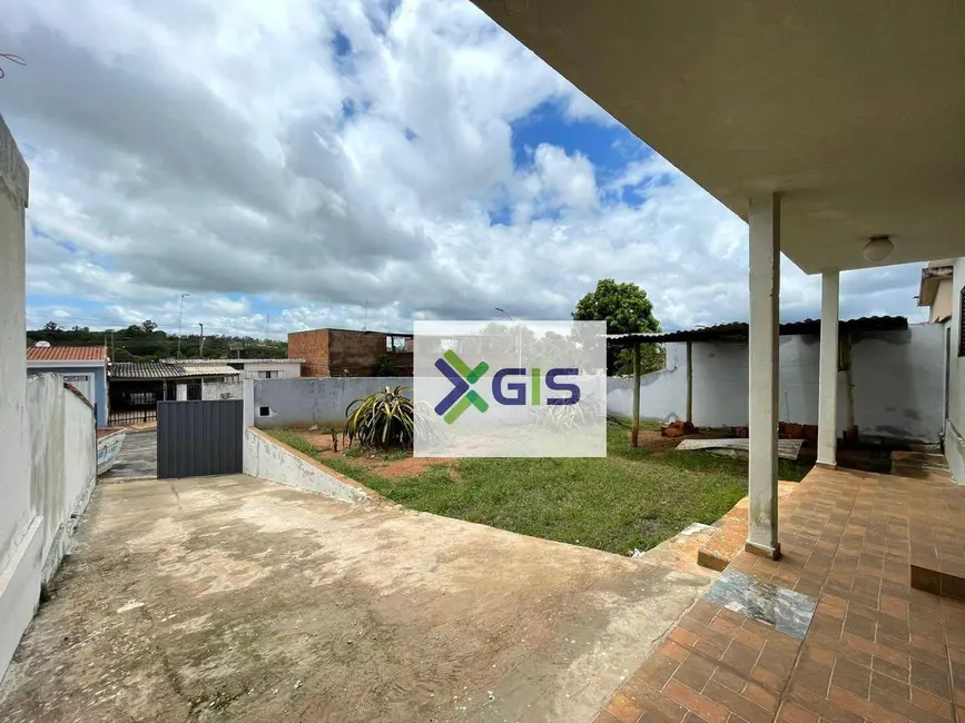 Foto 1 de Casa com 2 quartos à venda, 342m2 em Taquaritinga - SP