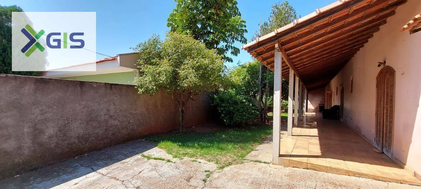 Foto 2 de Casa com 2 quartos à venda, 360m2 em Taquaritinga - SP