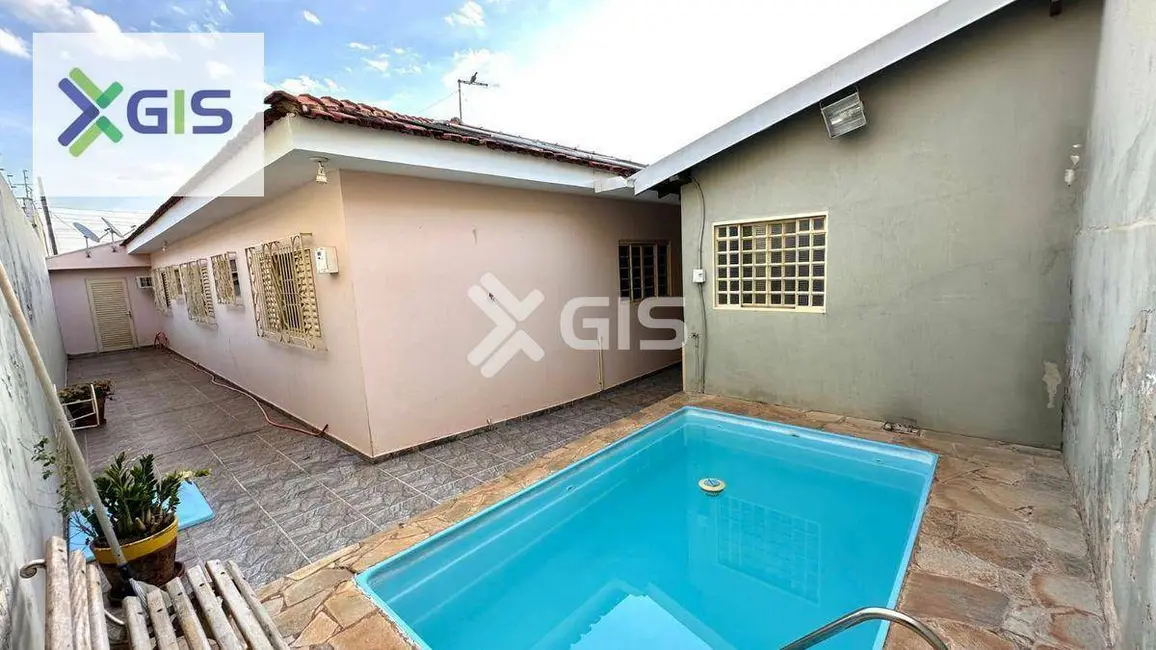 Foto 1 de Casa com 3 quartos à venda, 257m2 em Taquaritinga - SP