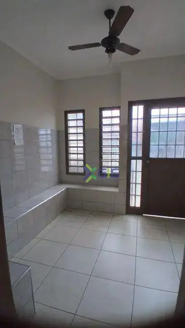 Casa com 1 quarto para alugar, 35m2 em Vila Curti, Sao Jose Do Rio Preto - SP - imagem 2 Foto 2 de Casa com 1 quarto para alugar, 35m2 em Vila Curti, Sao Jose Do Rio Preto - SP