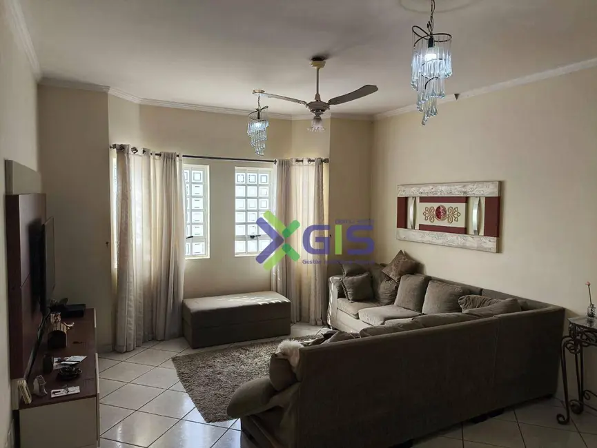 Foto 1 de Casa com 2 quartos à venda, 200m2 em Mirassol - SP