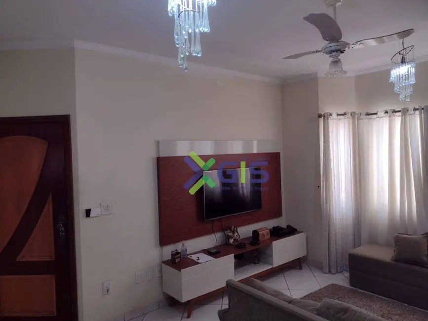 Foto 2 de Casa com 2 quartos à venda, 200m2 em Mirassol - SP