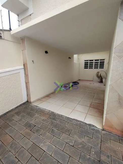 Foto 2 de Casa com 3 quartos para alugar, 200m2 em Vila Moreira, Sao Jose Do Rio Preto - SP