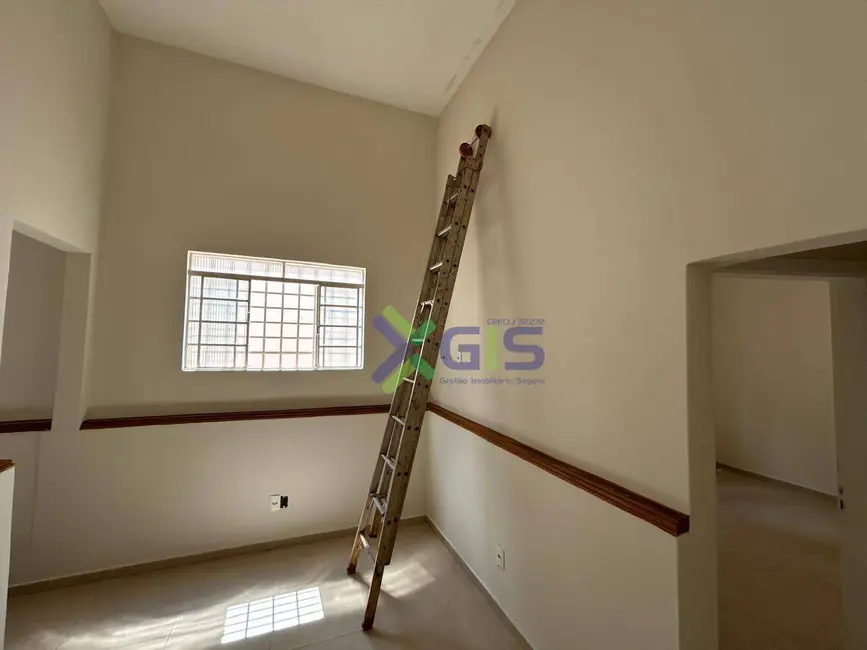 Casa com 4 quartos para alugar, 215m2 em Vila Imperial, Sao Jose Do Rio Preto - SP - imagem 4 Foto 4 de Casa com 4 quartos para alugar, 215m2 em Vila Imperial, Sao Jose Do Rio Preto - SP
