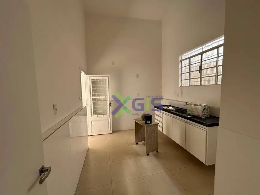 Casa com 4 quartos para alugar, 215m2 em Vila Imperial, Sao Jose Do Rio Preto - SP - imagem 1 Foto 1 de Casa com 4 quartos para alugar, 215m2 em Vila Imperial, Sao Jose Do Rio Preto - SP