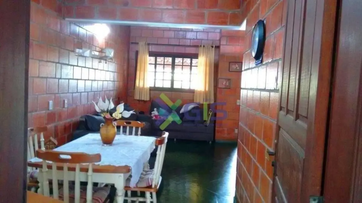 Sobrado com 2 quartos à venda, 200m2 em Iguape - SP - imagem 3 Foto 3 de Sobrado com 2 quartos à venda, 200m2 em Iguape - SP