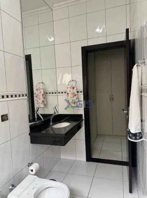Casa com 3 quartos à venda, 260m2 em Jardim Caparroz, Sao Jose Do Rio Preto - SP - imagem 9 Foto 9 de Casa com 3 quartos à venda, 260m2 em Jardim Caparroz, Sao Jose Do Rio Preto - SP