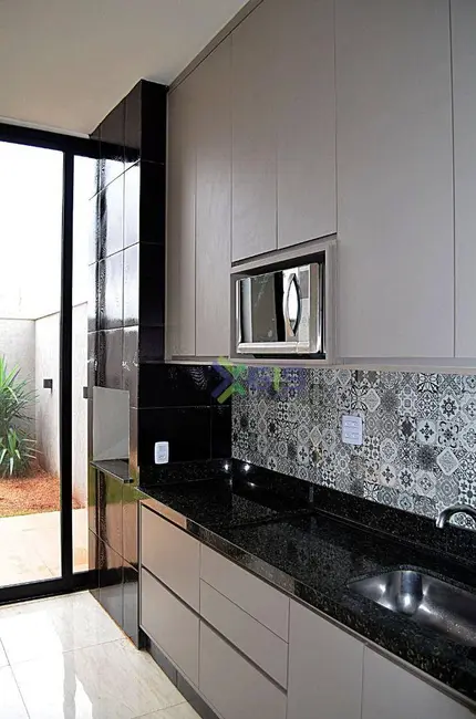 Foto 1 de Casa de Condomínio com 3 quartos à venda, 225m2 em Ipigua - SP