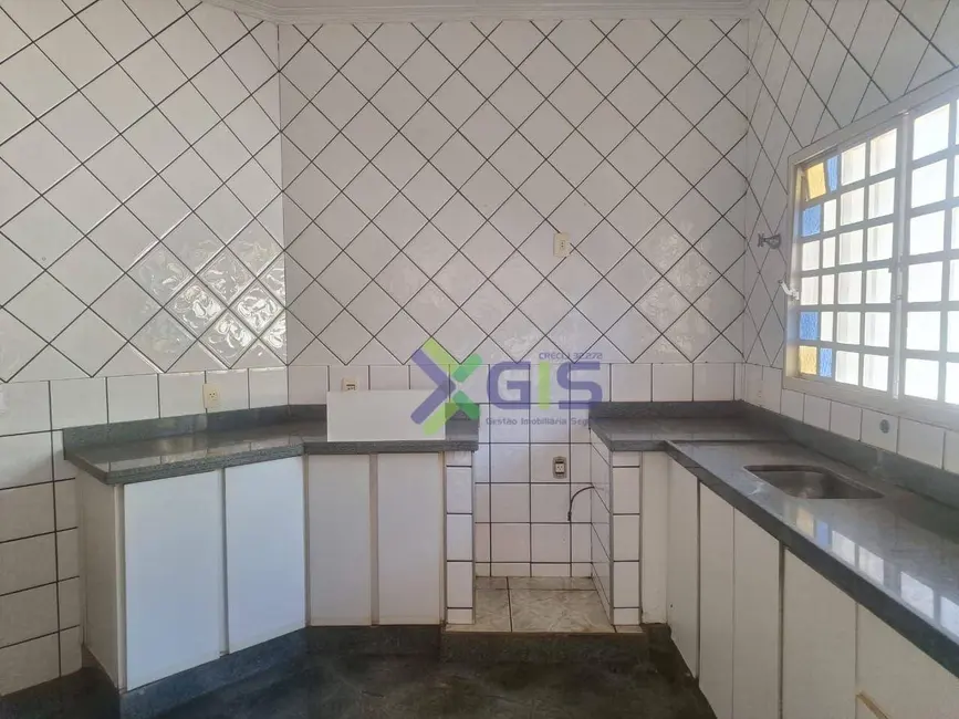 Casa com 4 quartos para alugar, 200m2 em Jardim Moysés Miguel Haddad, Sao Jose Do Rio Preto - SP - imagem 5 Foto 5 de Casa com 4 quartos para alugar, 200m2 em Jardim Moysés Miguel Haddad, Sao Jose Do Rio Preto - SP