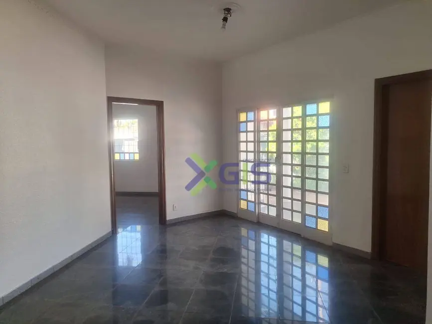 Casa com 4 quartos para alugar, 200m2 em Jardim Moysés Miguel Haddad, Sao Jose Do Rio Preto - SP - imagem 1 Foto 1 de Casa com 4 quartos para alugar, 200m2 em Jardim Moysés Miguel Haddad, Sao Jose Do Rio Preto - SP