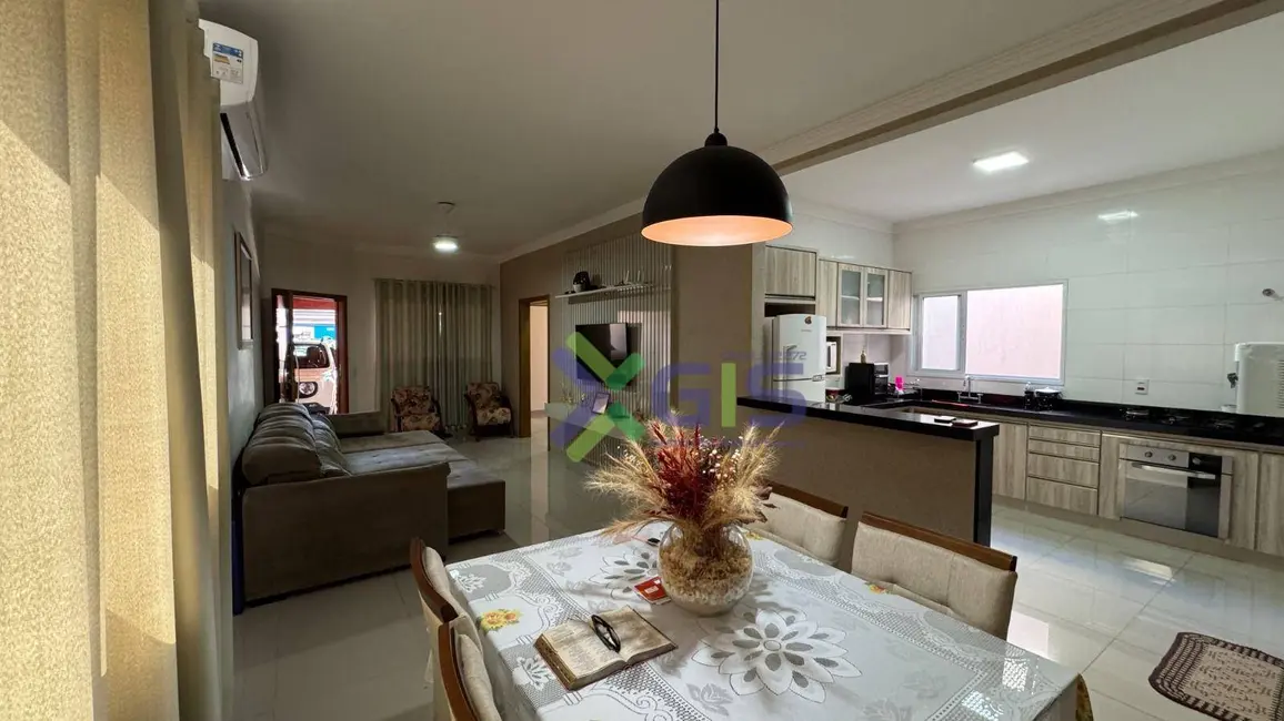 Foto 1 de Casa com 2 quartos à venda, 200m2 em Mirassol - SP