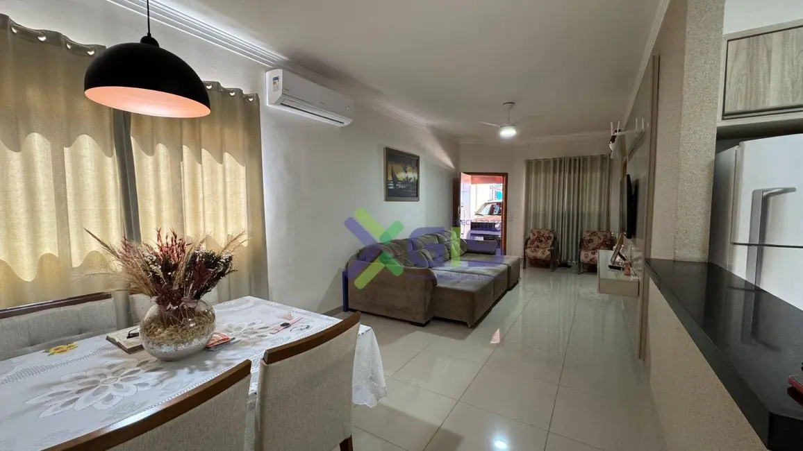 Foto 2 de Casa com 2 quartos à venda, 200m2 em Mirassol - SP