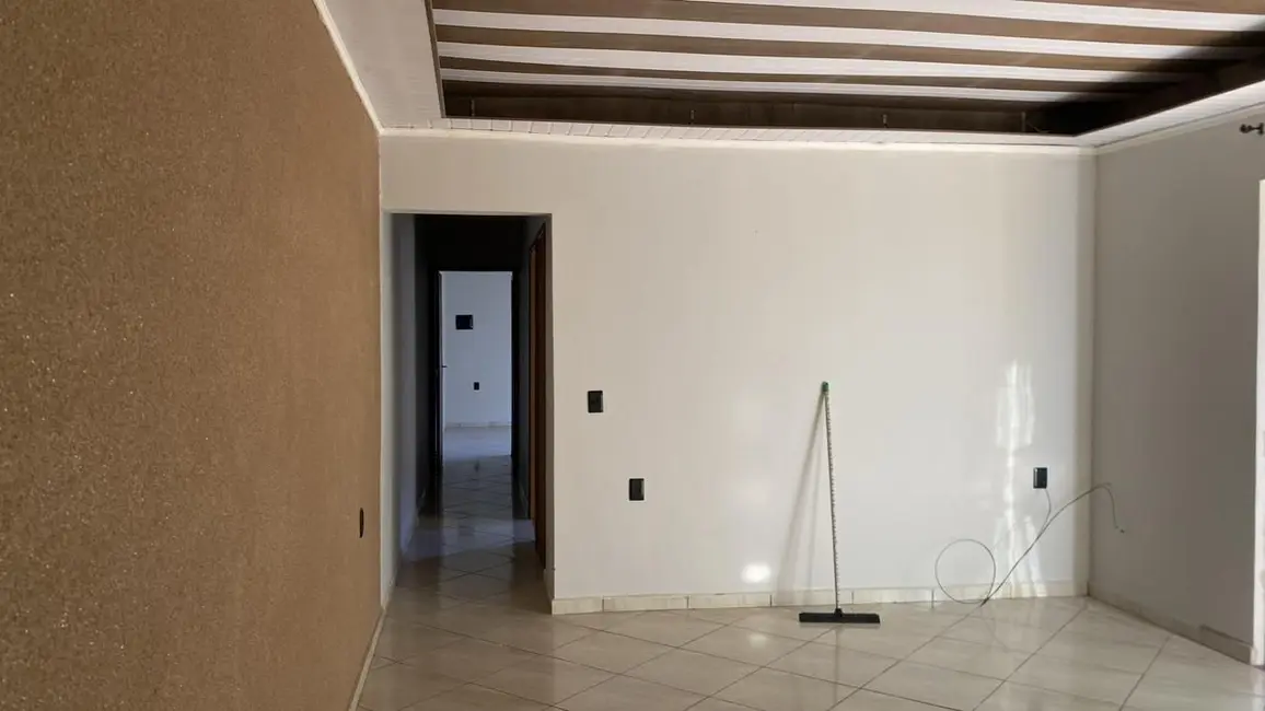 Foto 2 de Casa com 2 quartos à venda, 240m2 em Centro, Bady Bassitt - SP