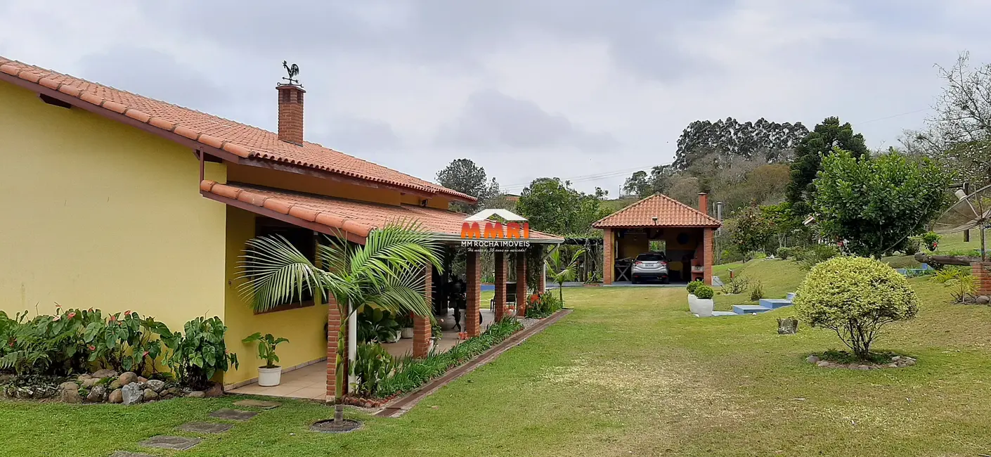 Sítio / Rancho com 3 quartos à venda, 350m2 em Sarapui - SP - imagem 4 Foto 4 de Sítio / Rancho com 3 quartos à venda, 350m2 em Sarapui - SP