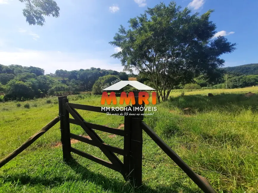 Sítio / Rancho com 3 quartos à venda, 300m2 em Aracoiaba Da Serra - SP - imagem 5 Foto 5 de Sítio / Rancho com 3 quartos à venda, 300m2 em Aracoiaba Da Serra - SP