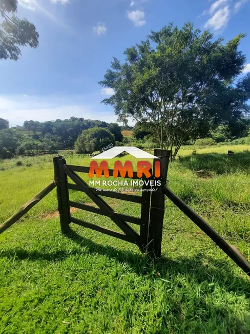 Sítio / Rancho com 3 quartos à venda, 300m2 em Aracoiaba Da Serra - SP - imagem 6 Foto 6 de Sítio / Rancho com 3 quartos à venda, 300m2 em Aracoiaba Da Serra - SP