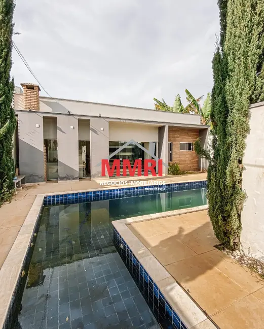 Foto 3 de Casa com 2 quartos à venda e para alugar, 138m2 em Aracoiaba Da Serra - SP