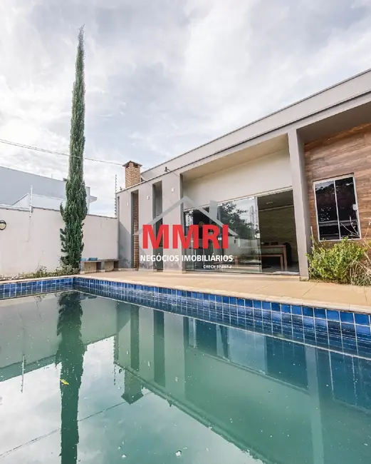 Foto 1 de Casa com 2 quartos à venda e para alugar, 138m2 em Aracoiaba Da Serra - SP