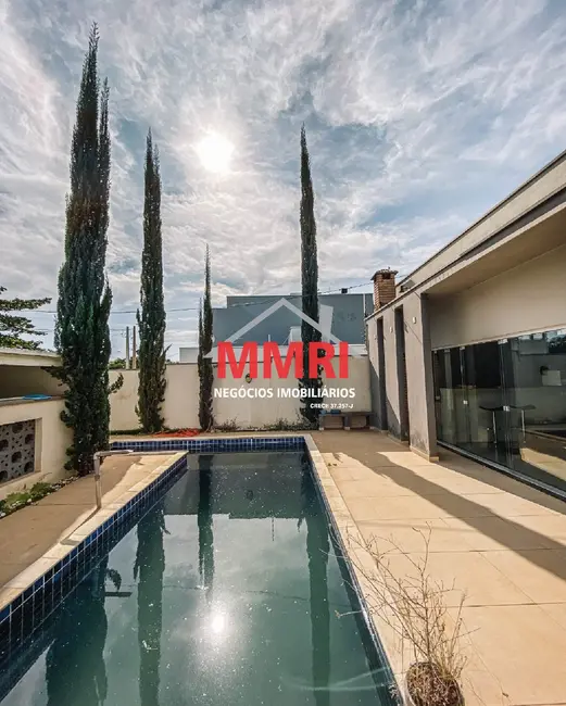 Foto 2 de Casa com 2 quartos à venda e para alugar, 138m2 em Aracoiaba Da Serra - SP