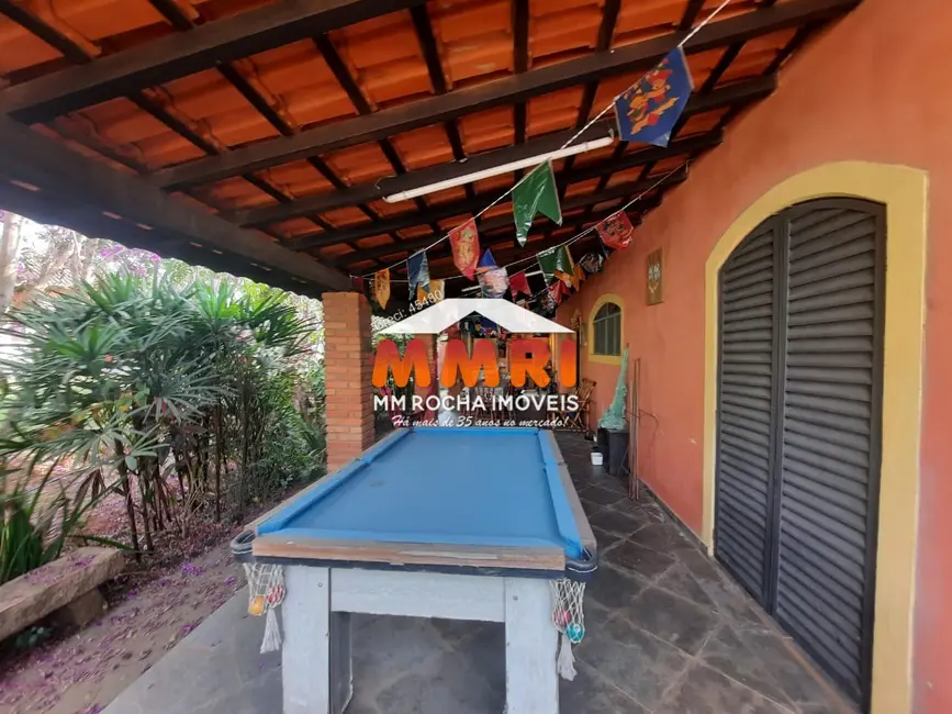 Foto 2 de Chácara com 3 quartos à venda e para alugar, 206m2 em Aracoiaba Da Serra - SP