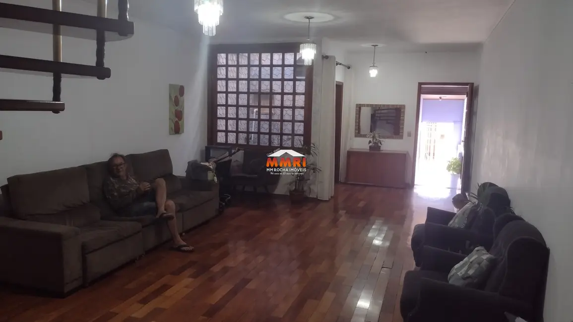 Foto 2 de Casa com 3 quartos à venda, 195m2 em Centro, Tatui - SP