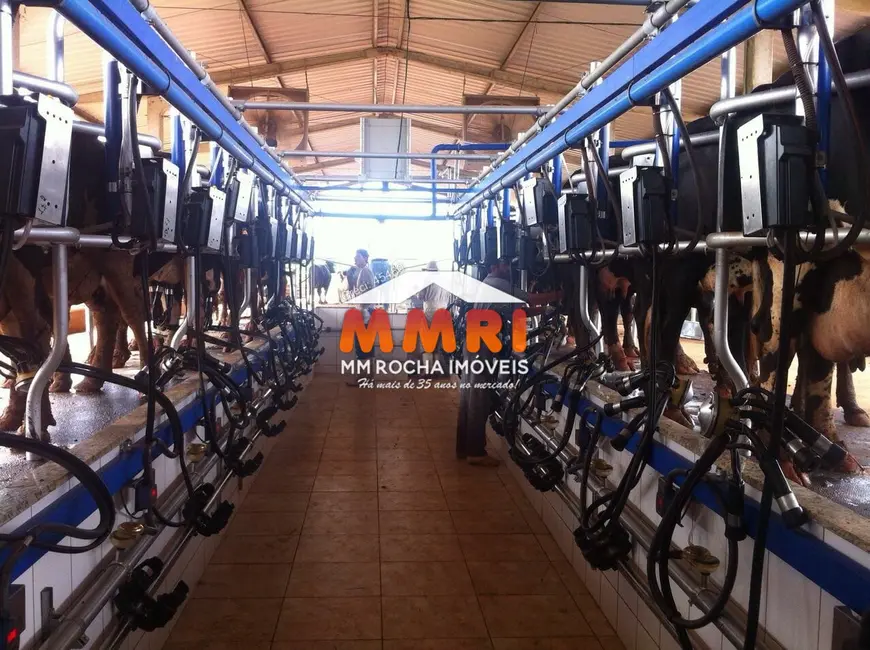Foto 2 de Fazenda / Haras à venda, 882m2 em Bom Despacho - MG