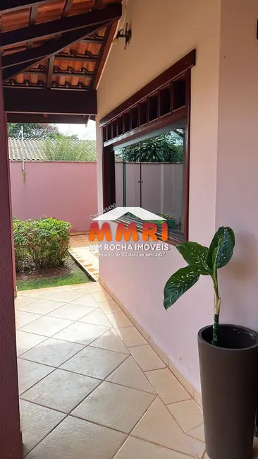 Foto 3 de Casa com 3 quartos à venda, 500m2 em Centro, Capela Do Alto - SP