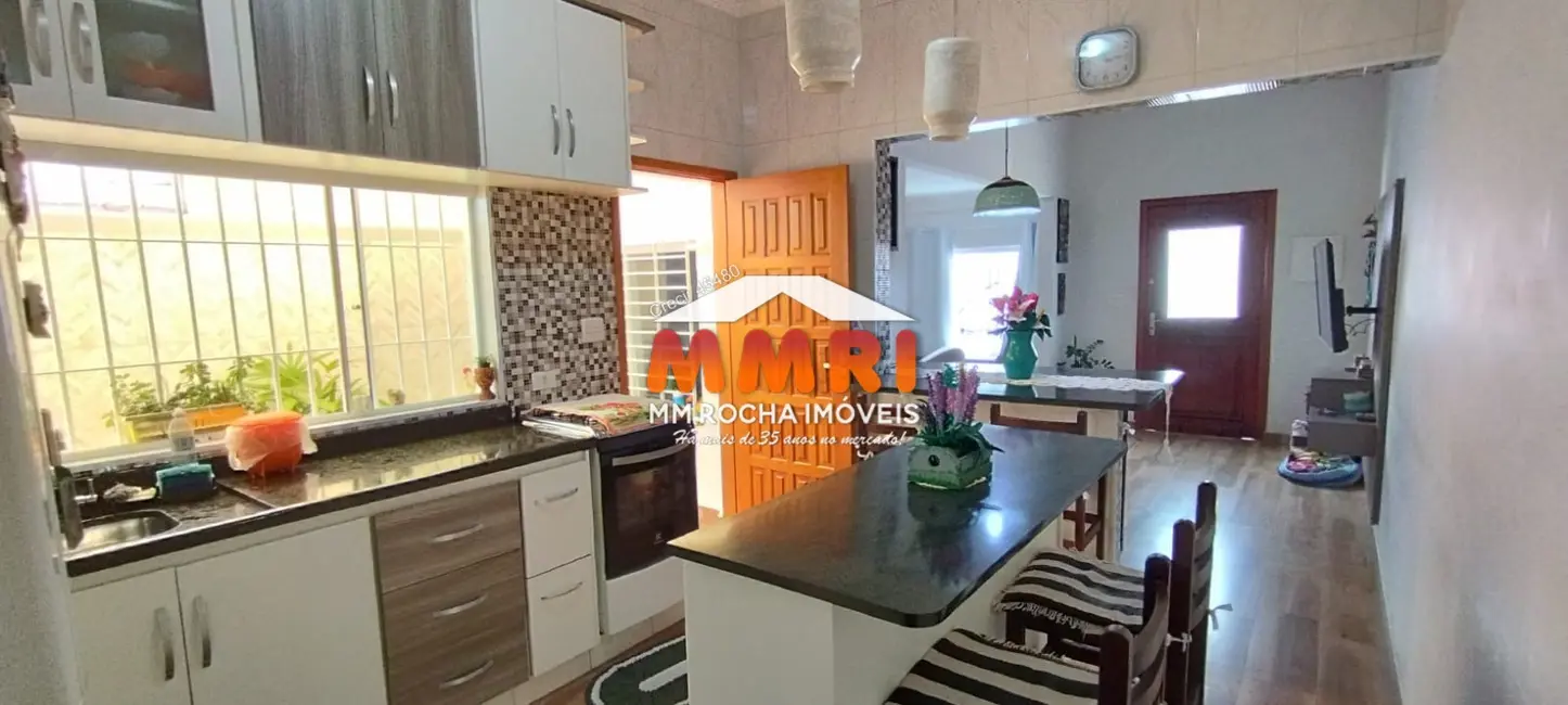 Foto 2 de Casa com 2 quartos à venda, 135m2 em Ocian, Praia Grande - SP