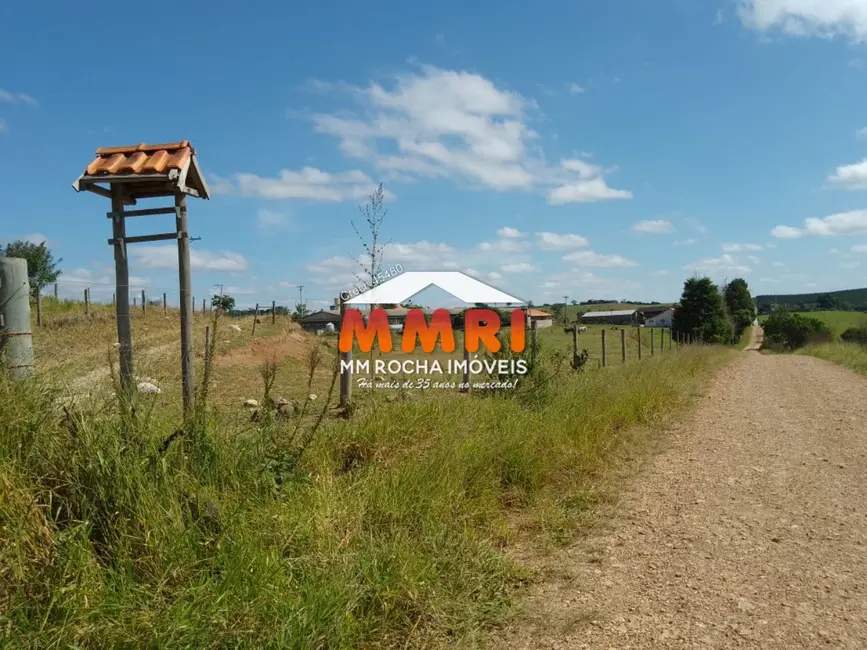 Sítio / Rancho com 3 quartos à venda em Guarei - SP - imagem 9 Foto 9 de Sítio / Rancho com 3 quartos à venda em Guarei - SP