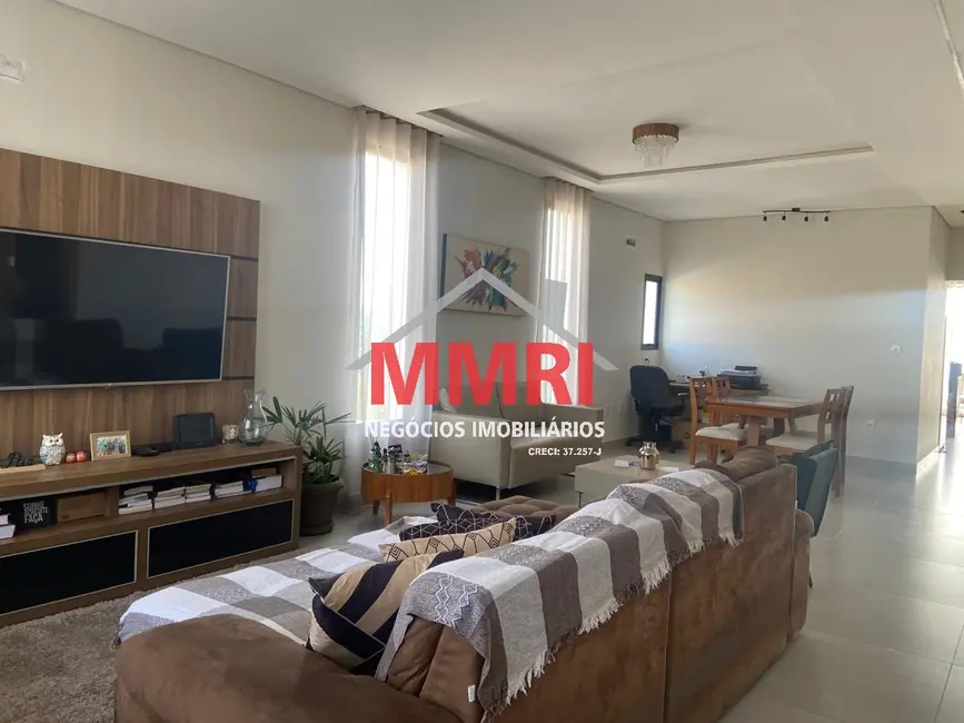 Foto 2 de Chácara com 4 quartos à venda, 347m2 em Aracoiaba Da Serra - SP