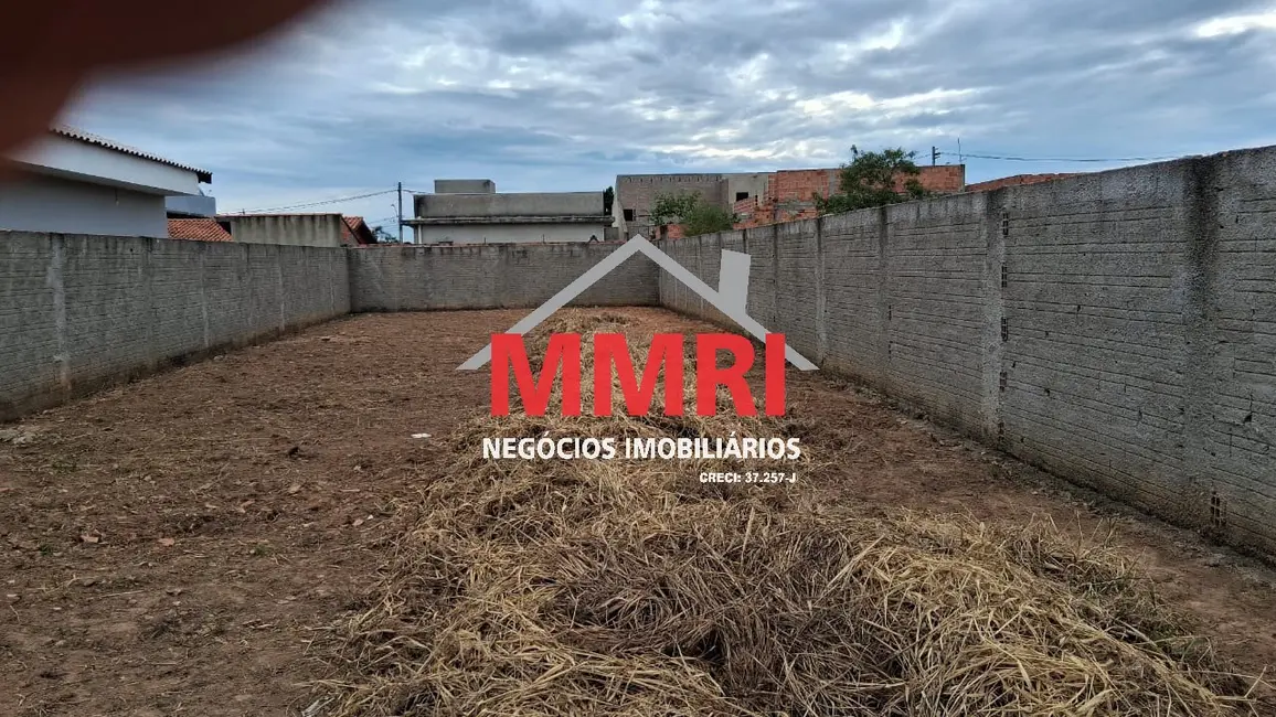 Foto 3 de Terreno / Lote à venda, 335m2 em Aracoiaba Da Serra - SP