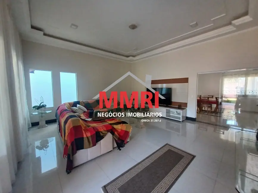 Foto 2 de Casa com 4 quartos à venda, 300m2 em Aracoiaba Da Serra - SP