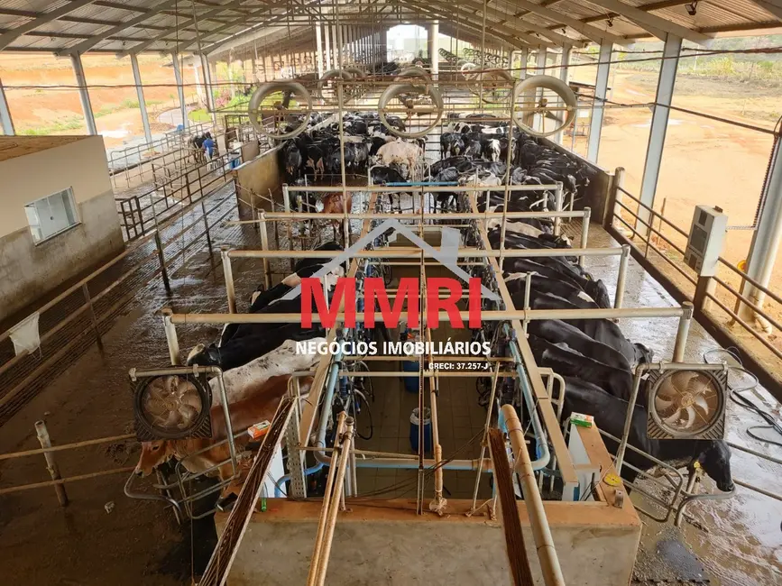 Foto 3 de Fazenda / Haras à venda, 800m2 em Centro, Curvelo - MG