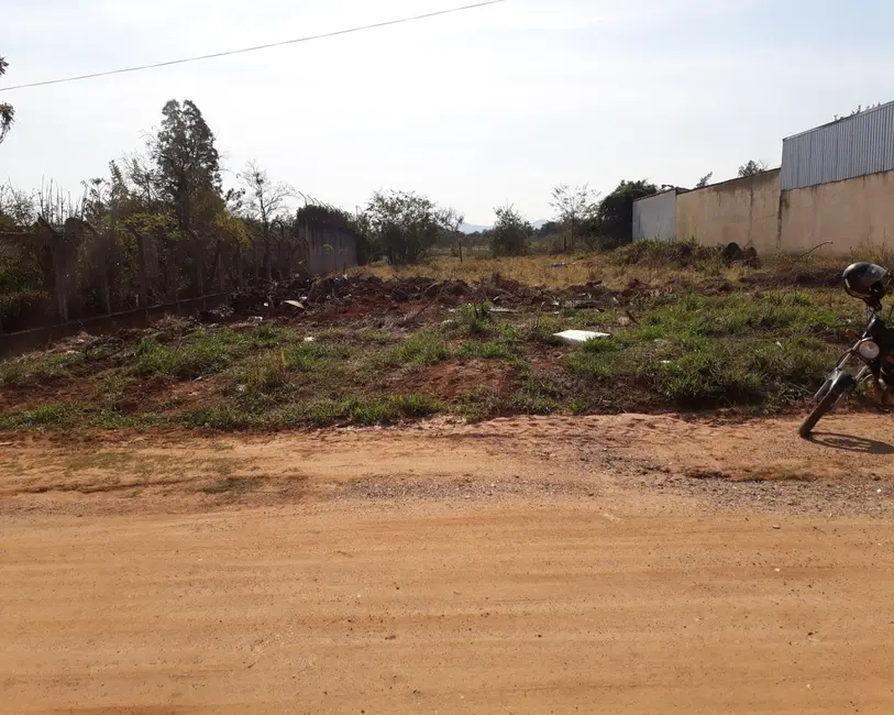 Foto 2 de Terreno / Lote à venda, 1128m2 em Aracoiaba Da Serra - SP