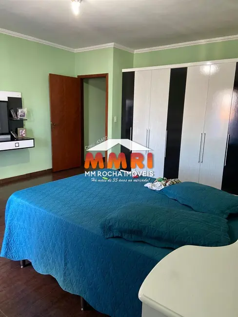 Casa com 4 quartos à venda, 250m2 em Vila Marieta, Campinas - SP - imagem 8 Foto 8 de Casa com 4 quartos à venda, 250m2 em Vila Marieta, Campinas - SP