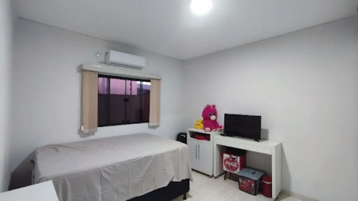 Foto 2 de Casa com 3 quartos à venda, 305m2 em Mundo Novo - MS