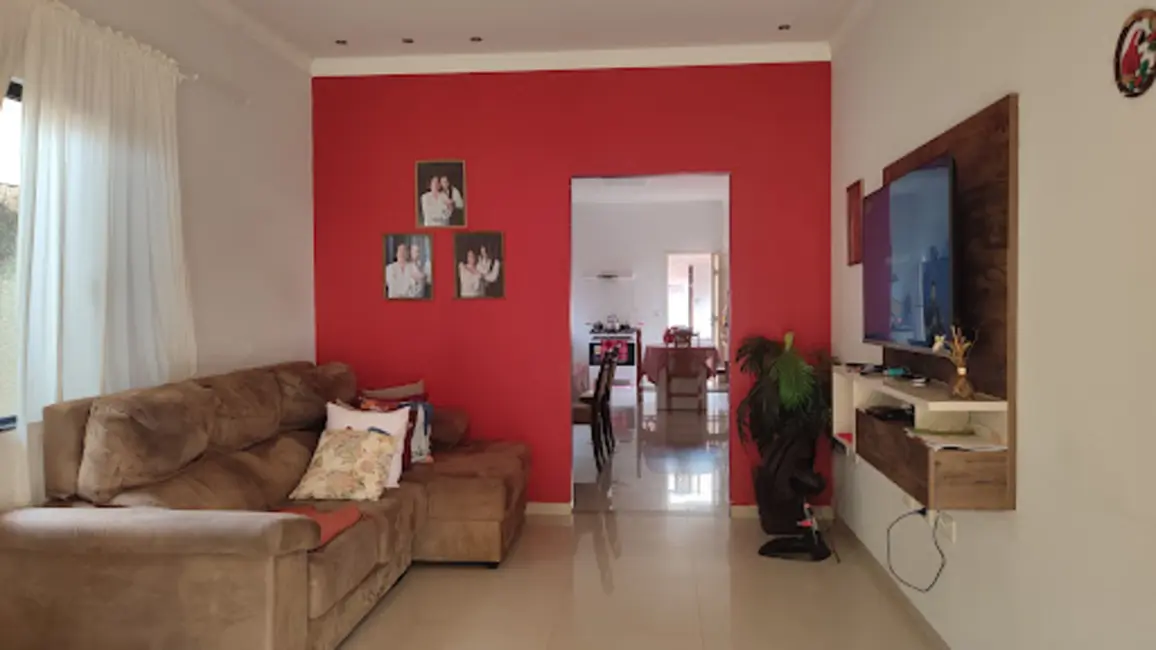 Casa com 3 quartos à venda, 320m2 em Centro, Mundo Novo - MS - imagem 2 Foto 2 de Casa com 3 quartos à venda, 320m2 em Centro, Mundo Novo - MS